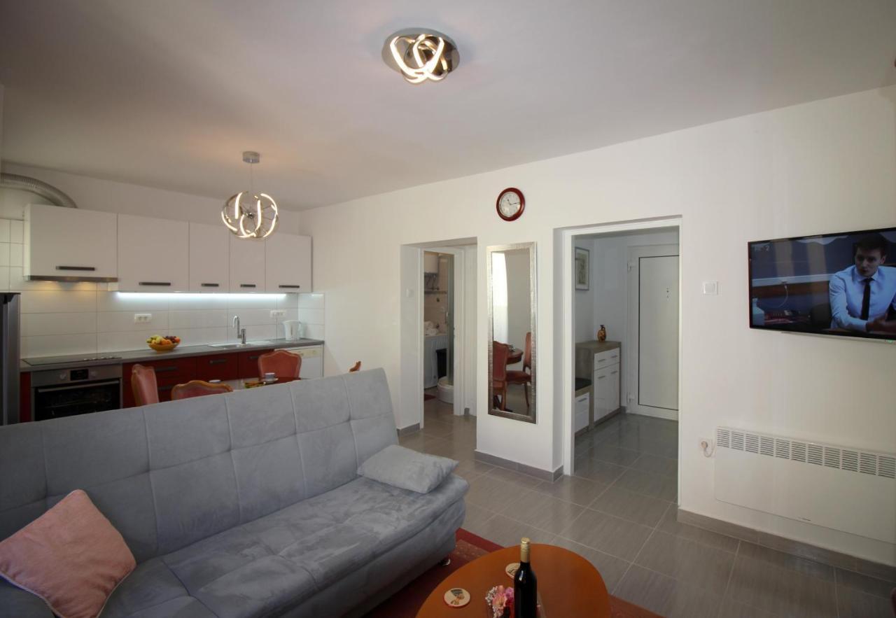 Apartment Agata In City Center Poreč Exterior foto